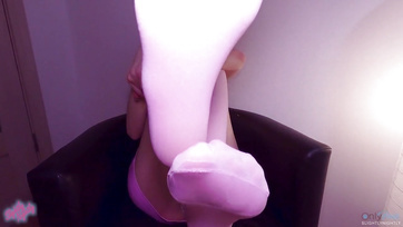 Mit einem Analplug in ihrem Arsch habe ich ihre Pussy für meine nymphomane Geliebte voll genossen Thumb