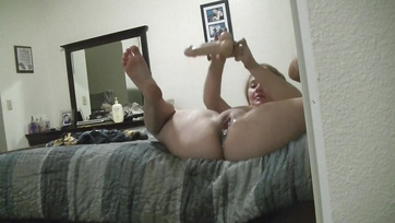 Ich habe meine eigene Pussy und meinen Arsch mit meinem teuren Dildo gefickt Thumb