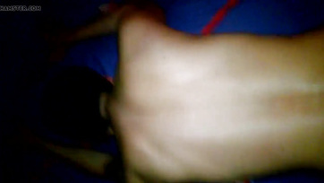 Ungarisches Mädchen schreit laut, während ihre Löcher gefickt werden Thumb