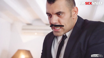 Heiße Ungarin bekommt erst als Schulmädchen und dann als Krankenschwester einen Schwanz Thumb