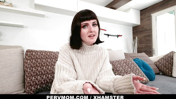 Sie kam und am nächsten Tag fickte sie ihre nasse Möse mit ihrem Stiefsohn Thumb