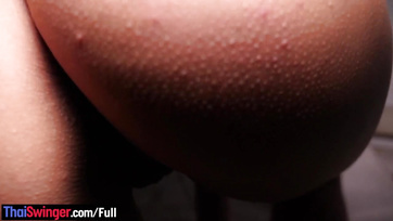 Süße brasilianische Teenagerin mit großem Hintern genießt Analsex Thumb