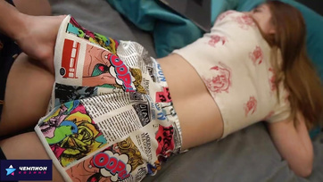 Stiefschwester wollte eine Massage, aber es wurde zu einem Schwanz! Thumb