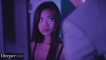 Er gab der Asiatin mit den kleinen Brüsten, worauf sie so lange gewartet hatte... Thumb