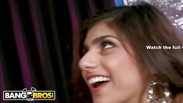 Inderin mit riesigen Titten wird hart gefickt Thumb