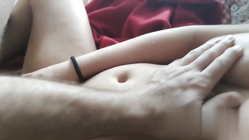 Sie ließ sich vom hübschen Freund ihres Freundes seinen Phallus in die Möse stecken Thumb