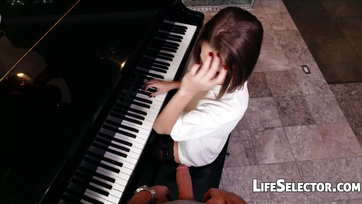 Ein Tag mit dem flexiblen Pornogirl und ihren heißen Freundinnen Thumb