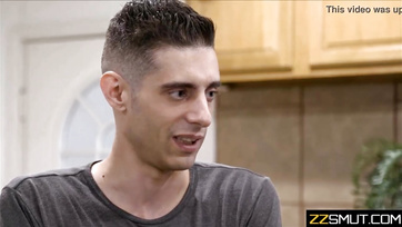 Treffen zwischen geilem Jungen und sexsüchtiger, erfahrener Stiefmutter Thumb