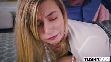 Der Lehrer hat den Anus des nuttigen Teenager-Mädchens mit seinem großen Schwanz gefickt Thumb