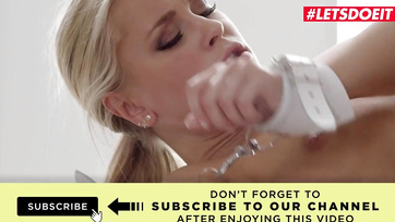 Eine schöne Blondine mit großem Hintern wird gefesselt und hart in die Muschi gefickt Thumb