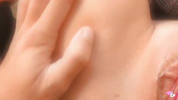 Dünne Berlinerin hat Lust im Wald zu ficken Thumb