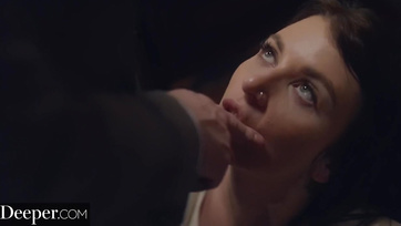 Der Schwanz hat das enge Arschloch der kleinen hübschen Schlampe gut behandelt Thumb