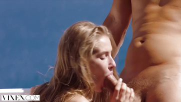 Typ mit großem Schwanz fickt kleines Exhibitionistenküken jederzeit und überall Thumb