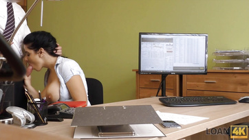 Vollbusiges Baby macht für zusätzliches Geld die Beine breit Thumb