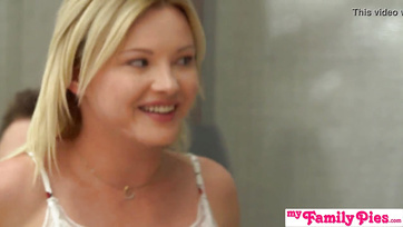 Ich habe meine Freundin und meine Stiefschwester gefickt, nachdem ich sie erwischt hatte Thumb