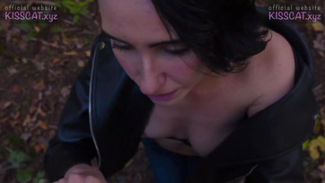 Ich habe das Mädchen im Park aufgegabelt und sie hat gesaugt wie eine Vielfraß Thumb