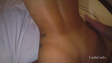 Meine Frau hat nicht den größten Hintern, aber ihre kleine Muschi ist enger Thumb