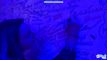 Die Muschi meines kurvigen Mädchens fing an zu jucken, sobald wir wieder im Hotel waren Zimmer Thumb