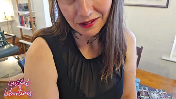 Hübsche Stiefmutter lässt ihren Sohn ein letztes Mal seinen Schwanz in ihre Muschi stecken Thumb